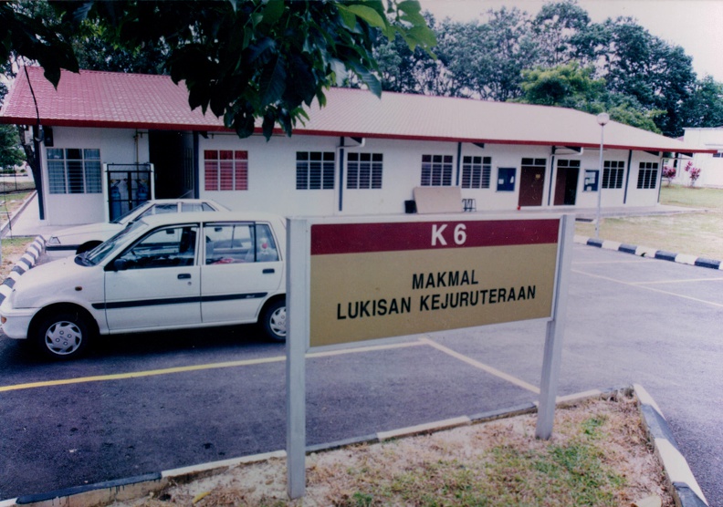 Tahun 1998 Bangunan Makmal Kejuruteraan UTM Kampus caw pahang.jpg