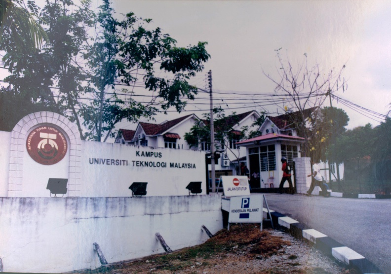Tahun 1998 Pintu masuk utama UTM Kampus caw pahang.jpg