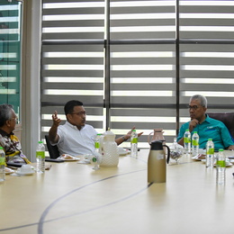 24-2-2023 Kunjungan Hormat YB Dato' Sri Haji Mohd Shakar Shamsuddin kepada Naib Canselor